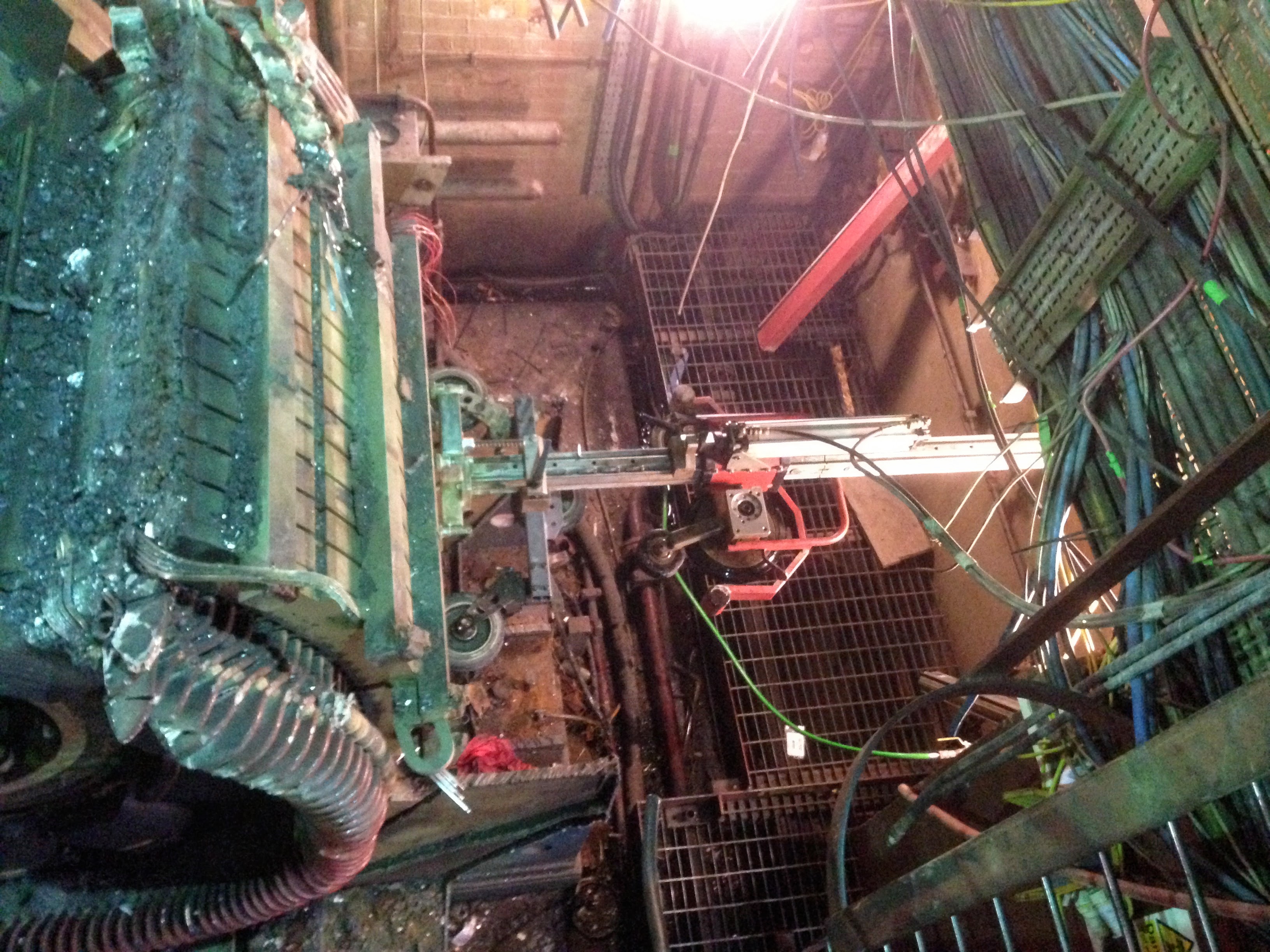 Wire sawing equipment